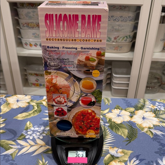 Tupperware Green Pickle Container - Picture 13 of 13